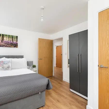 Skyvillion - 4 Bed Luxury Apartment With Balcony & Parking Enfield Exterior photo