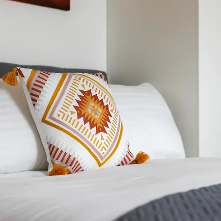 Skyvillion - 4 Bed Luxury Apartment With Balcony & Parking Enfield Exterior photo