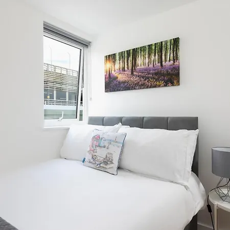Skyvillion - 4 Bed Luxury Apartment With Balcony & Parking Enfield Exterior photo