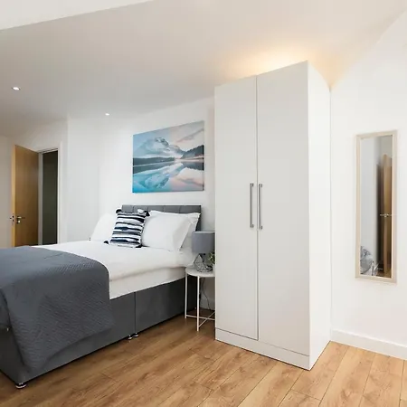 Skyvillion - 4 Bed Luxury Apartment With Balcony & Parking Enfield Exterior photo