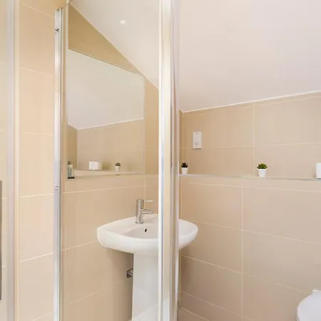 Skyvillion - 4 Bed Luxury Apartment With Balcony & Parking Enfield Exterior photo