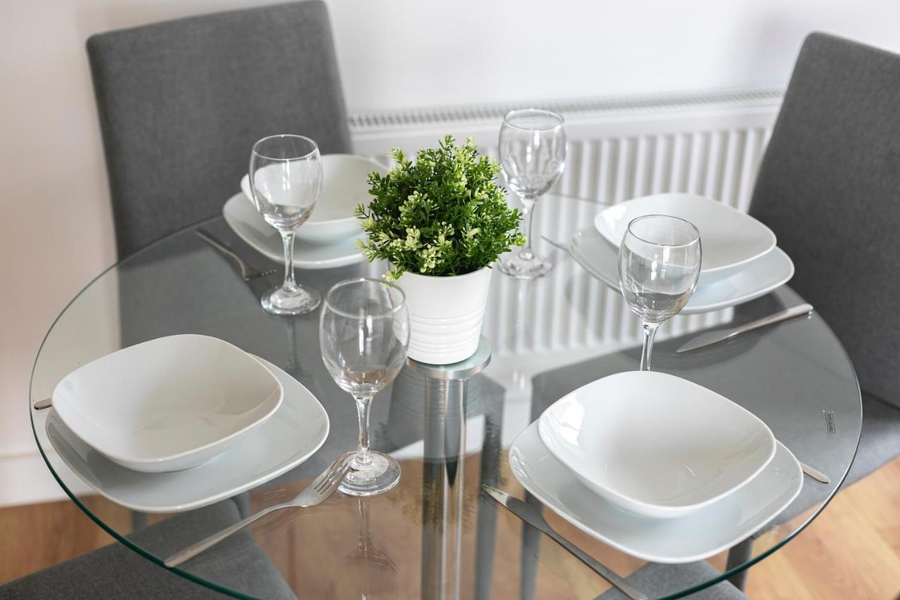 Skyvillion - 4 Bed Luxury With Balcony & Parking Apartment *