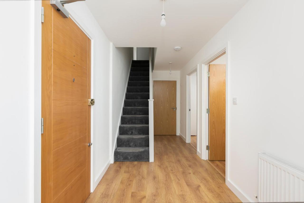Skyvillion - 4 Bed Luxury With Balcony & Parking Apartment *