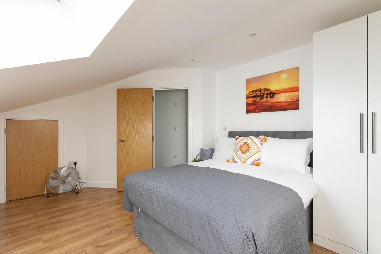 Skyvillion - 4 Bed Luxury With Balcony & Parking Apartment Enfield