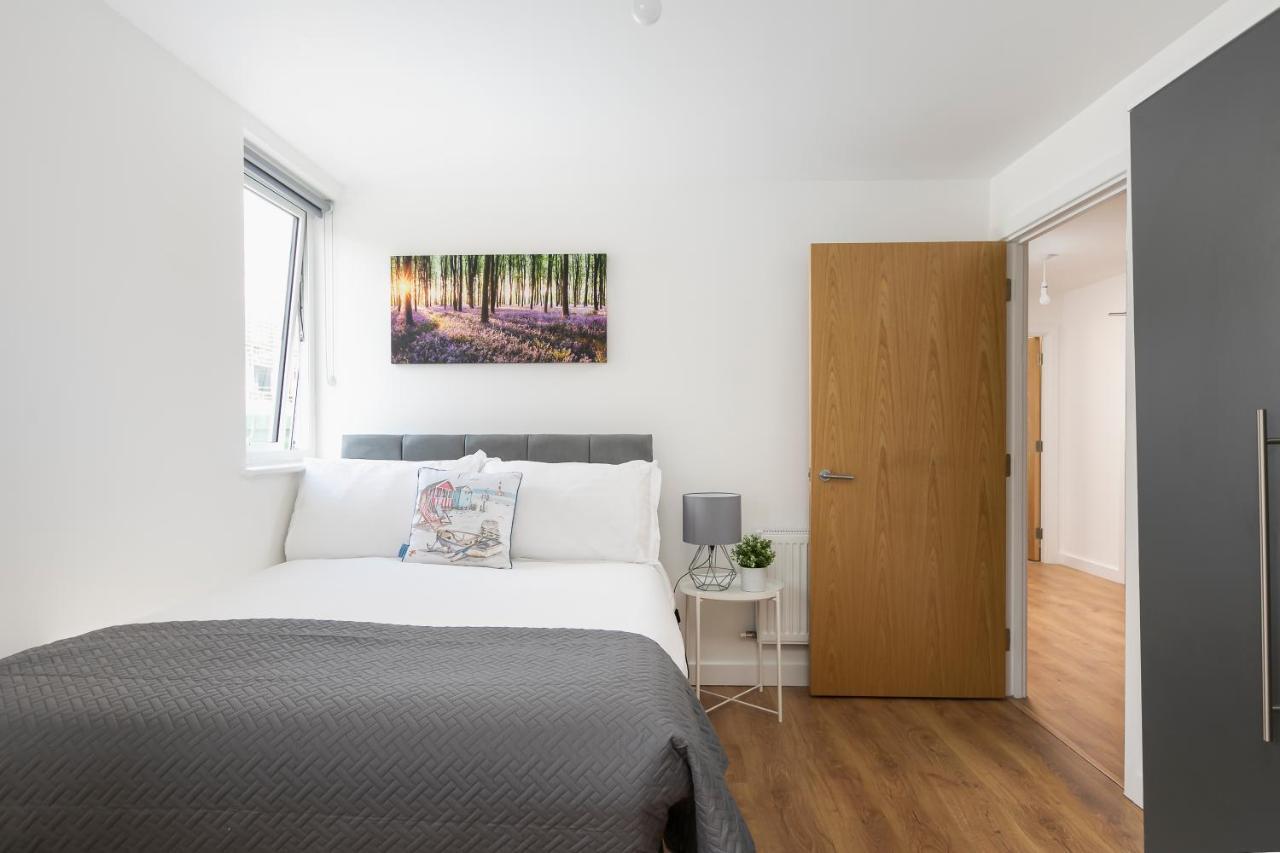 Skyvillion - 4 Bed Luxury With Balcony & Parking Apartment Enfield