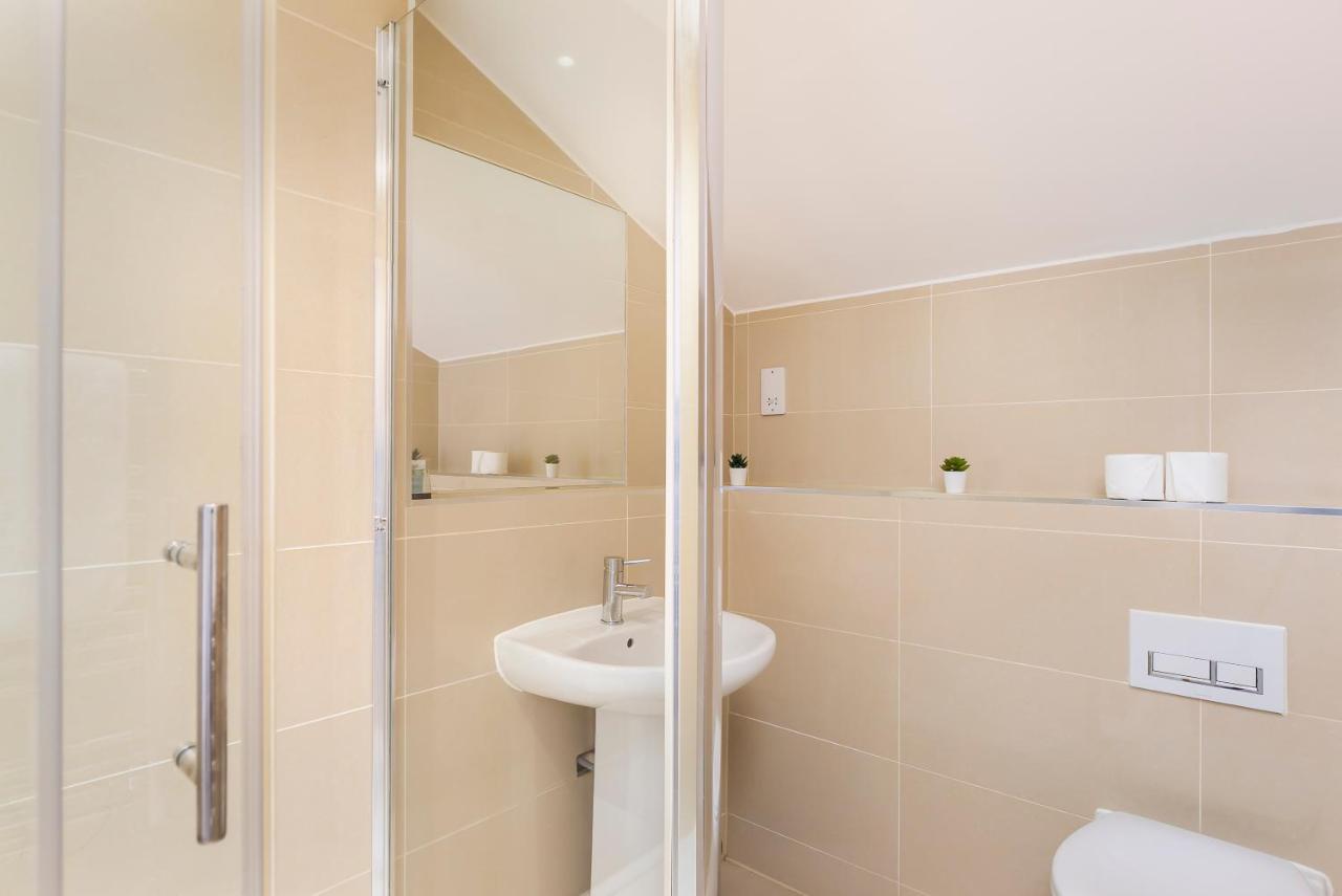 Skyvillion - 4 Bed Luxury With Balcony & Parking Apartment