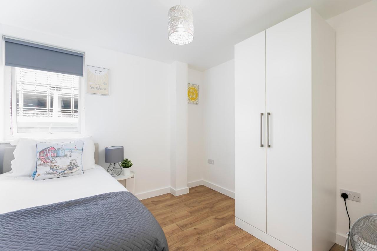 Skyvillion - 4 Bed Luxury With Balcony & Parking Apartment