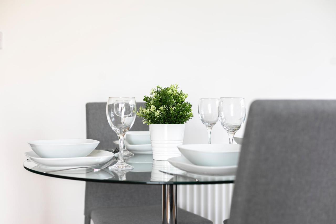 Apartment Skyvillion - 4 Bed Luxury With Balcony & Parking Enfield