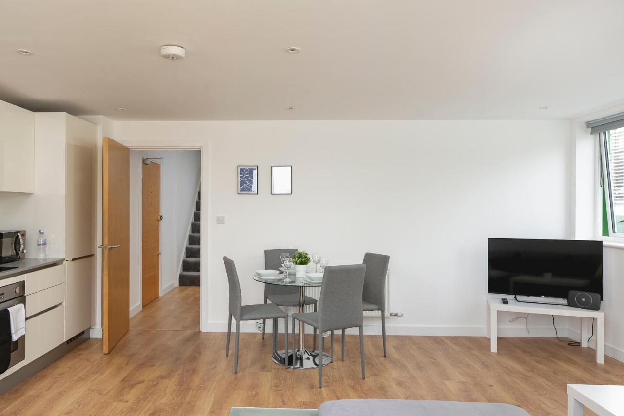 Skyvillion - 4 Bed Luxury With Balcony & Parking Apartment Enfield