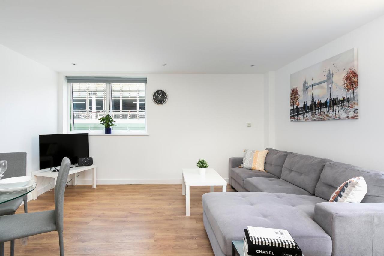 Skyvillion - 4 Bed Luxury With Balcony & Parking Apartment *