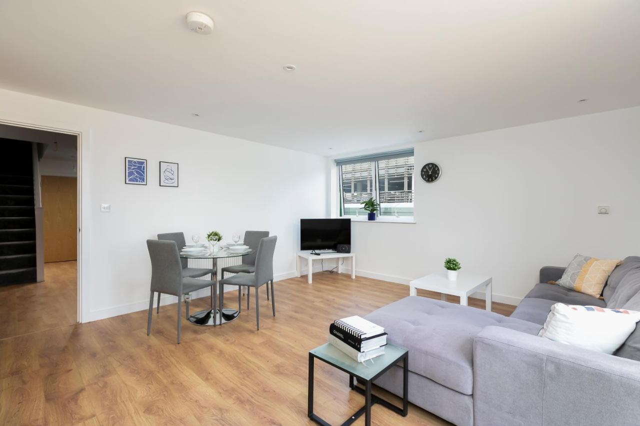 Apartment Skyvillion - 4 Bed Luxury With Balcony & Parking