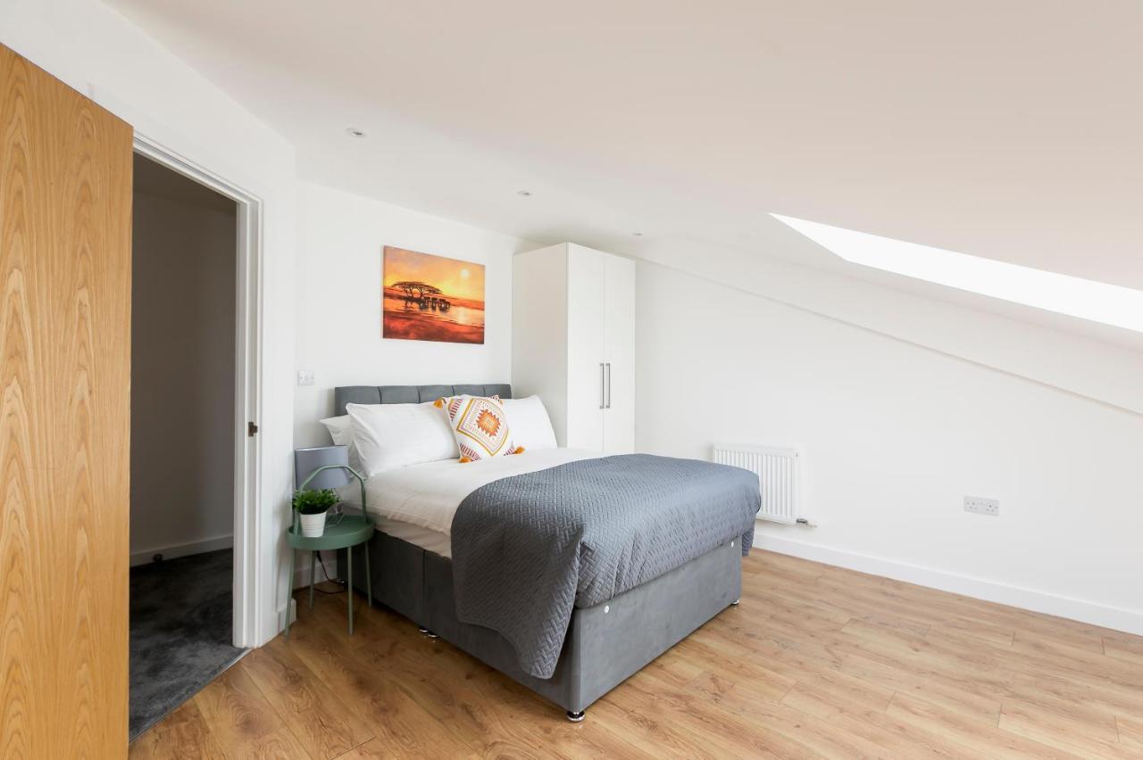 Apartment Skyvillion - 4 Bed Luxury With Balcony & Parking Enfield