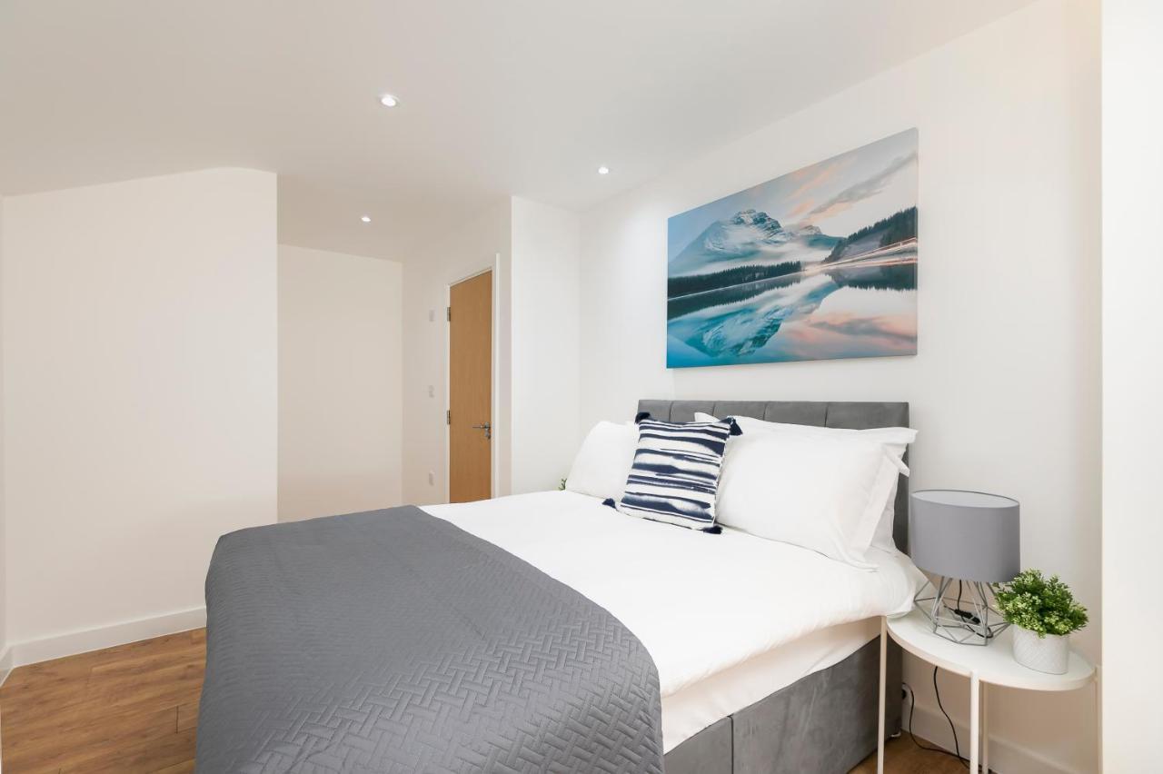 Skyvillion - 4 Bed Luxury With Balcony & Parking Enfield