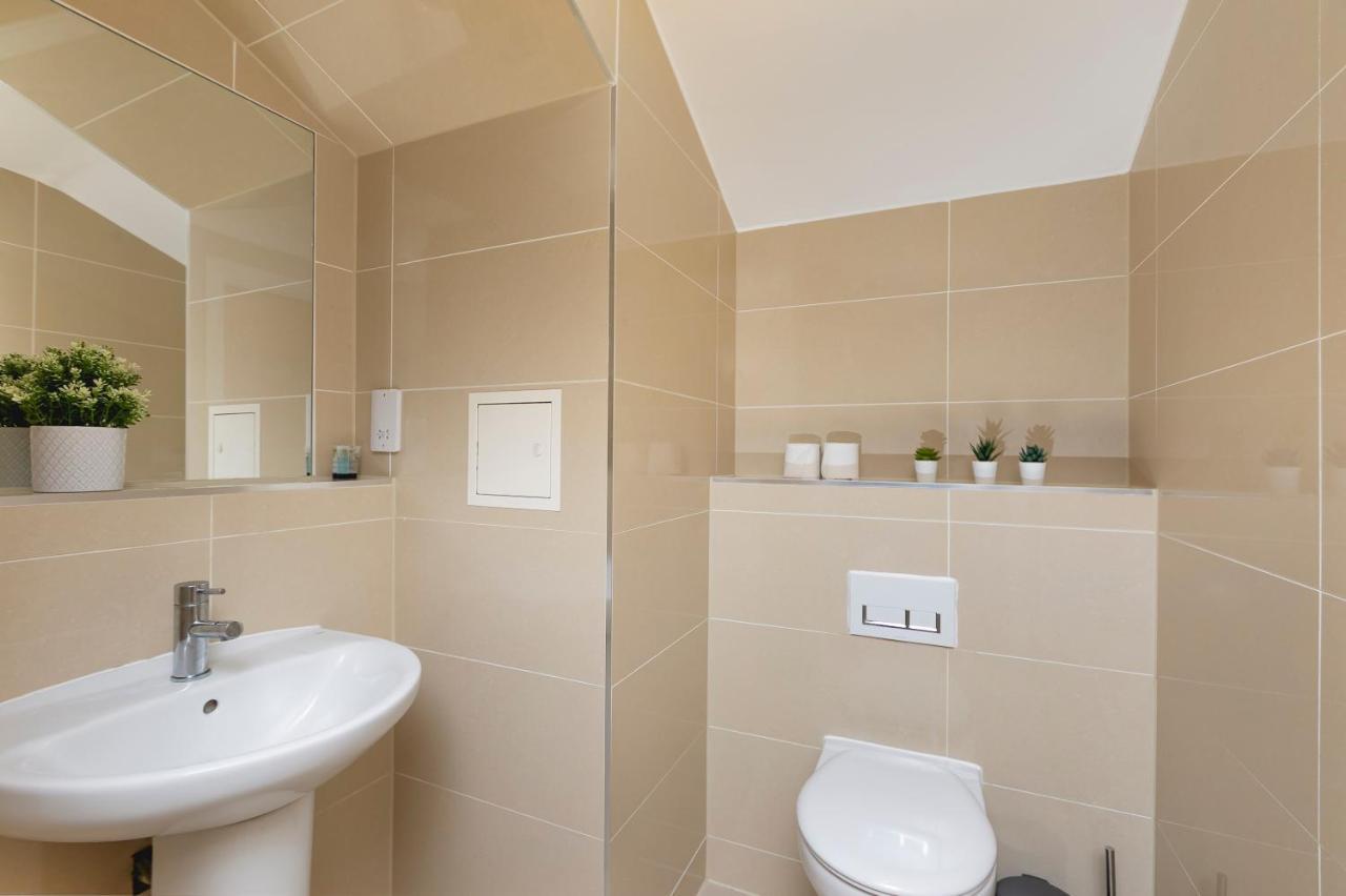 Skyvillion - 4 Bed Luxury With Balcony & Parking *