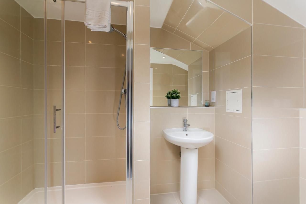 Skyvillion - 4 Bed Luxury With Balcony & Parking Apartment *